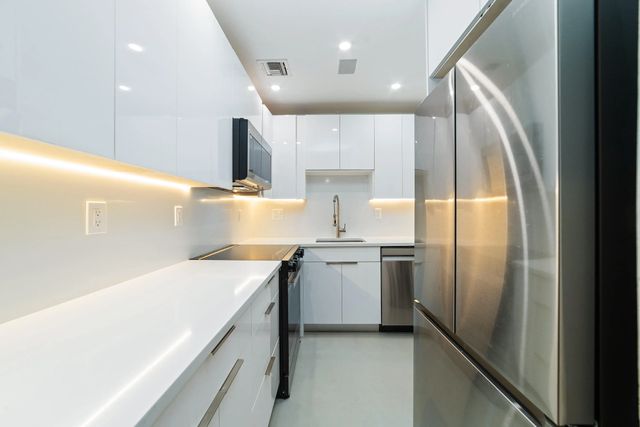 5 of 34 - 2990 Ne 16th Avenue #304, Oakland Park, FL