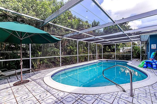 2 of 14 - 17860 Ne 9th Place, North Miami Beach, FL