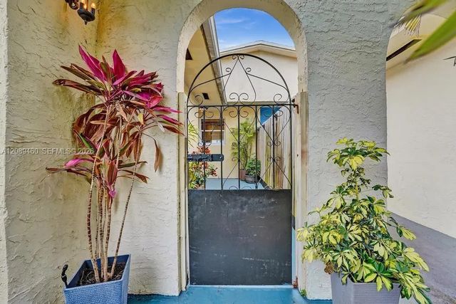 5 of 118 - 5723 Sw 24th Avenue, Dania Beach, FL