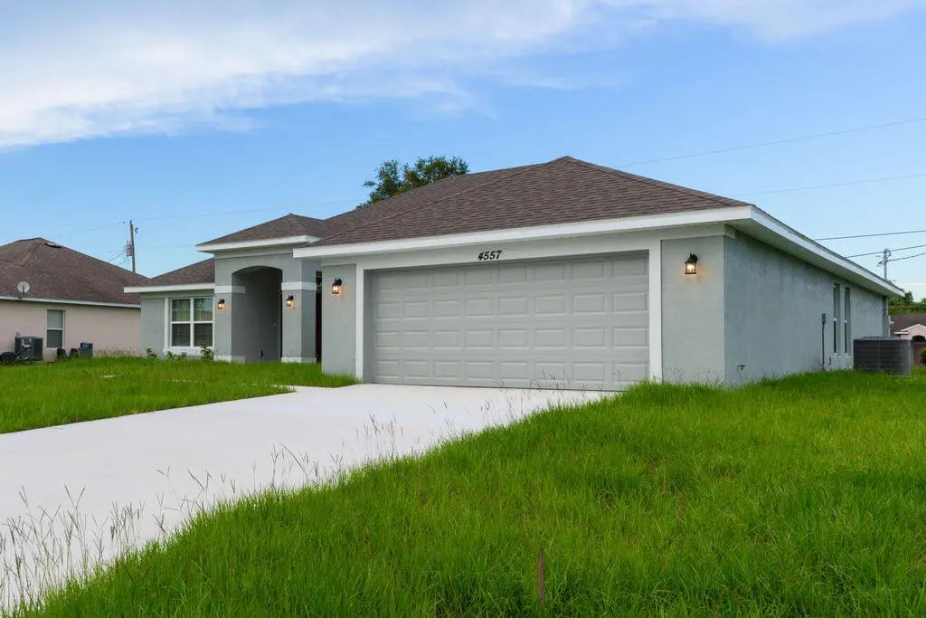 4557 Sw Van Dyke Street, Port St. Lucie