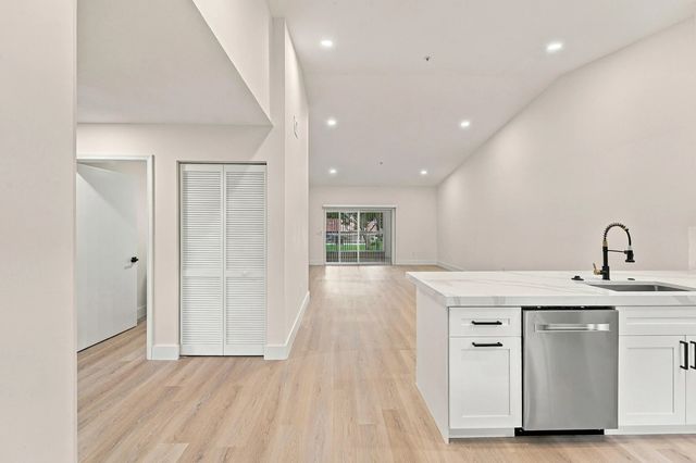 5 of 31 - 5876 Regal Glen Drive #201, Boynton Beach, FL