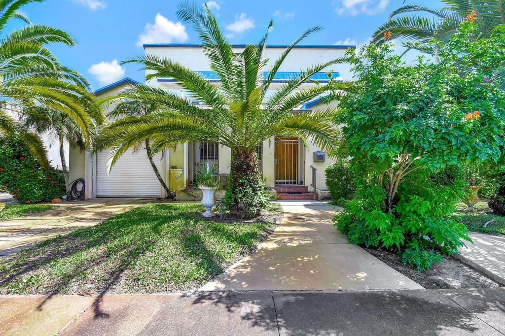 124 S Palmway, Lake Worth Beach