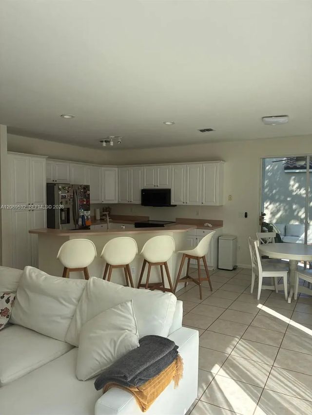 4 of 17 - 989 Nw 156 Avenue, Pembroke Pines, FL