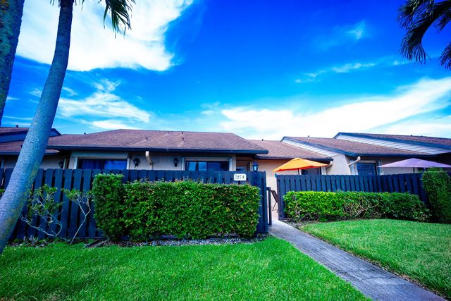 3 of 38 - 727 Sunny Pine  Way #f, Greenacres, FL