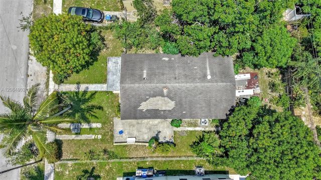 4 of 10 - 15601 Ne 15th Avenue, North Miami Beach, FL