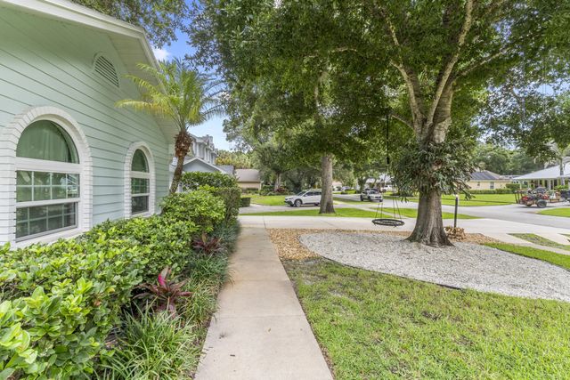 4 of 37 - 129 38th Court, Vero Beach, FL