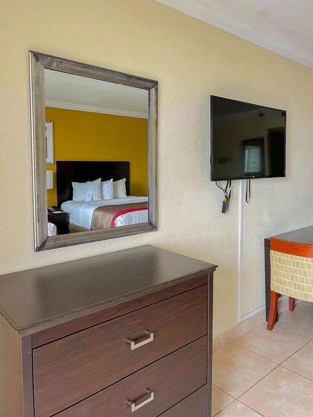 4 of 12 - 19201 Collins Avenue #1034, Sunny Isles Beach, FL