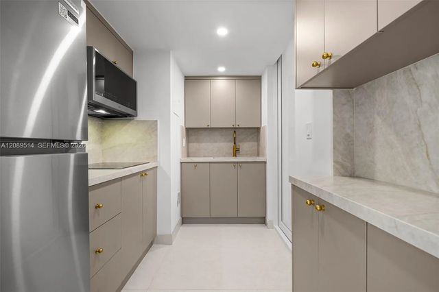 5 of 38 - 335 Collins Avenue #407, Miami Beach, FL