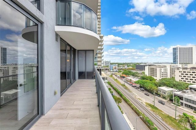 3 of 27 - 121 Ne 34th Street #905, Miami, FL