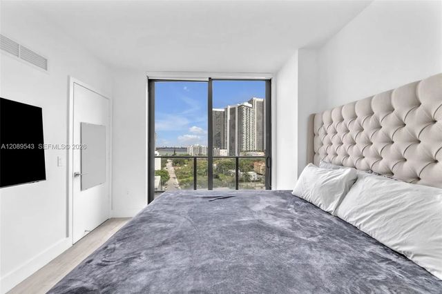 4 of 27 - 121 Ne 34th Street #905, Miami, FL