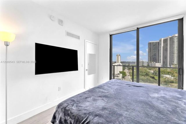 5 of 27 - 121 Ne 34th Street #905, Miami, FL