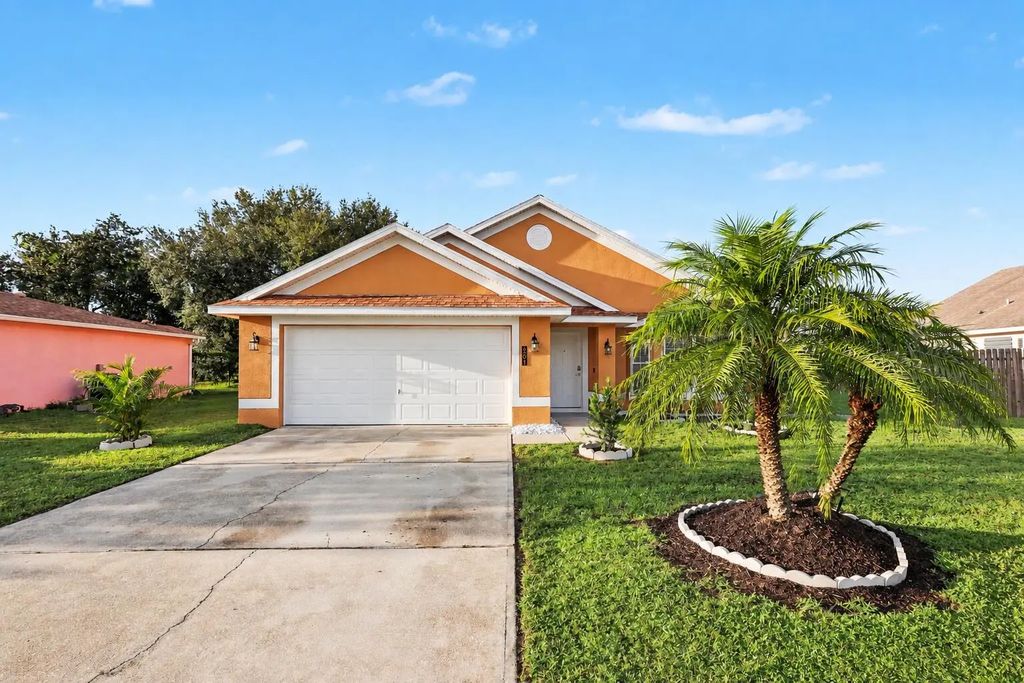301 Bougainvillea Street Nw, Palm Bay