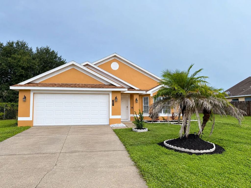 301 Bougainvillea Street Nw, Palm Bay