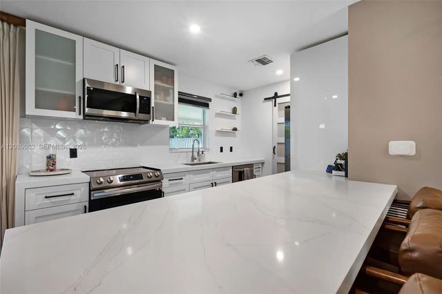2 of 20 - 508 Ne 28th Drive, Wilton Manors, FL