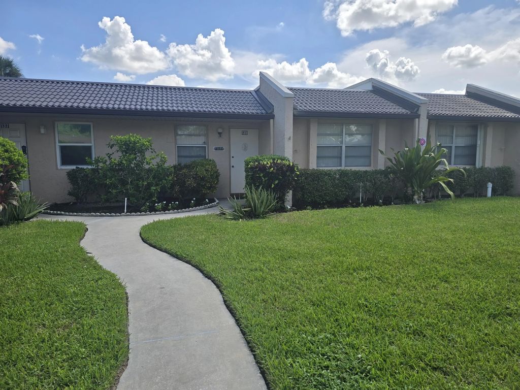 135 Lake Meryl Drive, West Palm Beach