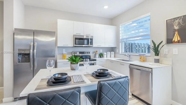 2 of 8 - 2527 Se 26 Avenue, Homestead, FL