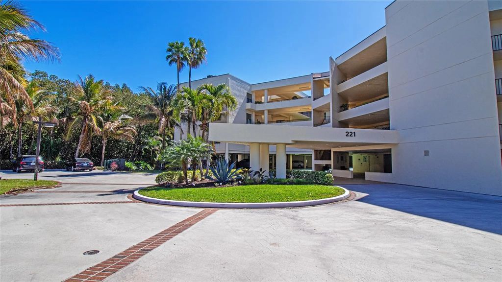 221 Ne Plantation Road #213, Hutchinson Island