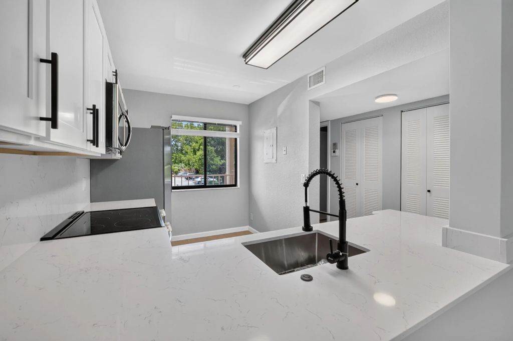 6795 Huntington Lane #201, Delray Beach