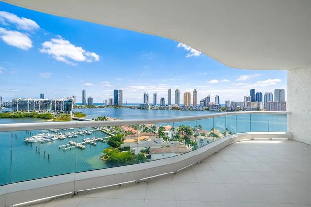5 of 44 - 6000 Island Boulevard #1703, Aventura, FL
