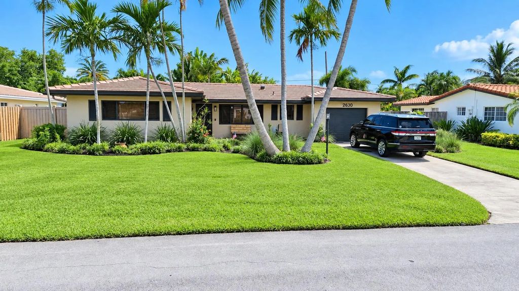 2630 Ne 53rd Court, Lighthouse Point
