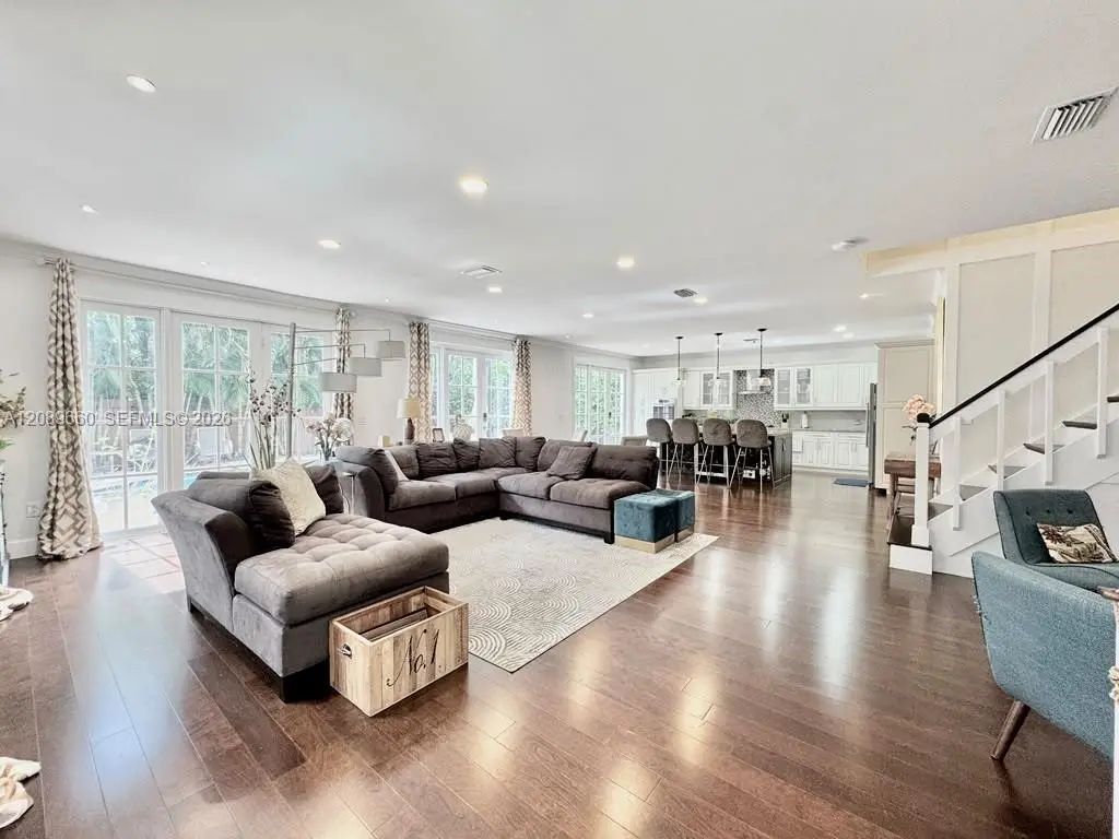811 Nw 155th Terrace, Pembroke Pines