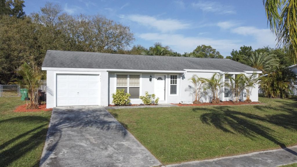 231 Ne Solida Circle, Port St. Lucie