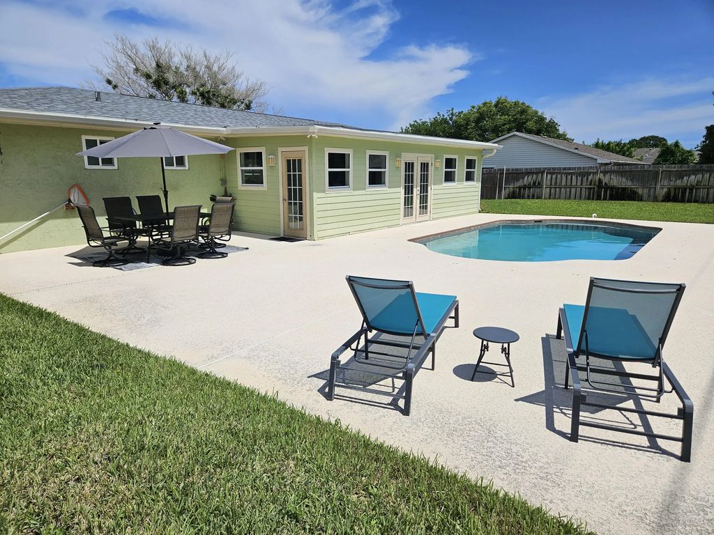 1590 Ne 23rd Terrace, Jensen Beach