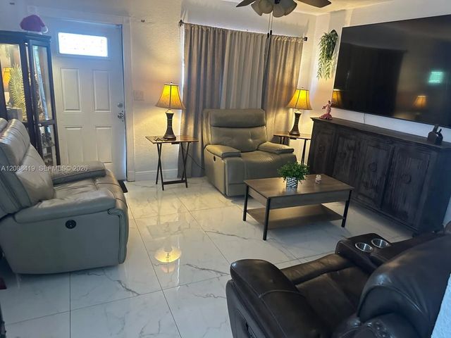 5 of 10 - N/A, Hollywood, FL