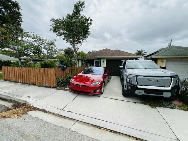 3 of 35 - 703 S A Street S, Lake Worth Beach, FL