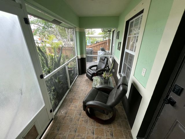 5 of 35 - 703 S A Street S, Lake Worth Beach, FL
