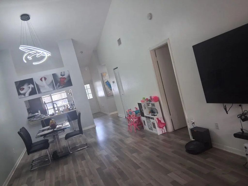 1200 Parkside Green Drive #e, Greenacres
