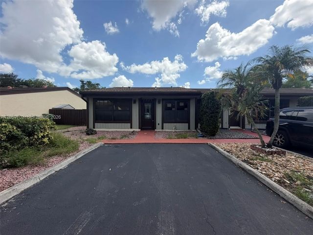 4 of 31 - 2321 Poinsetta Court, Pembroke Pines, FL