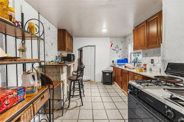 2 of 9 - 618 N D Street, Boynton Beach, FL