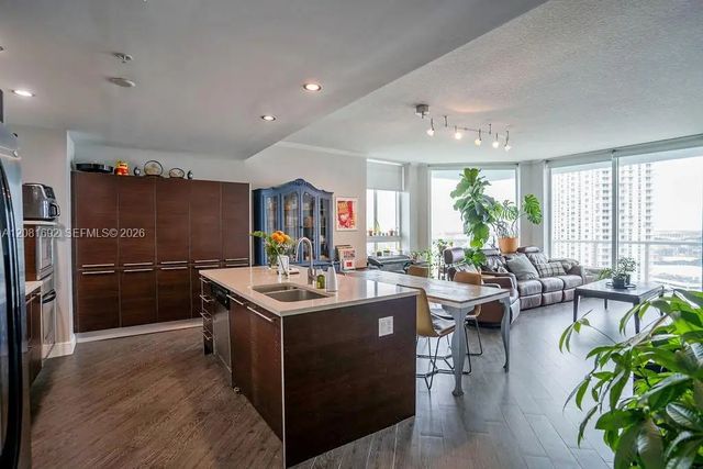 3 of 24 - 1900 N Bayshore Drive #2018, Miami, FL