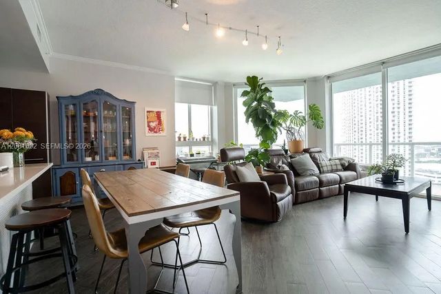 4 of 24 - 1900 N Bayshore Drive #2018, Miami, FL
