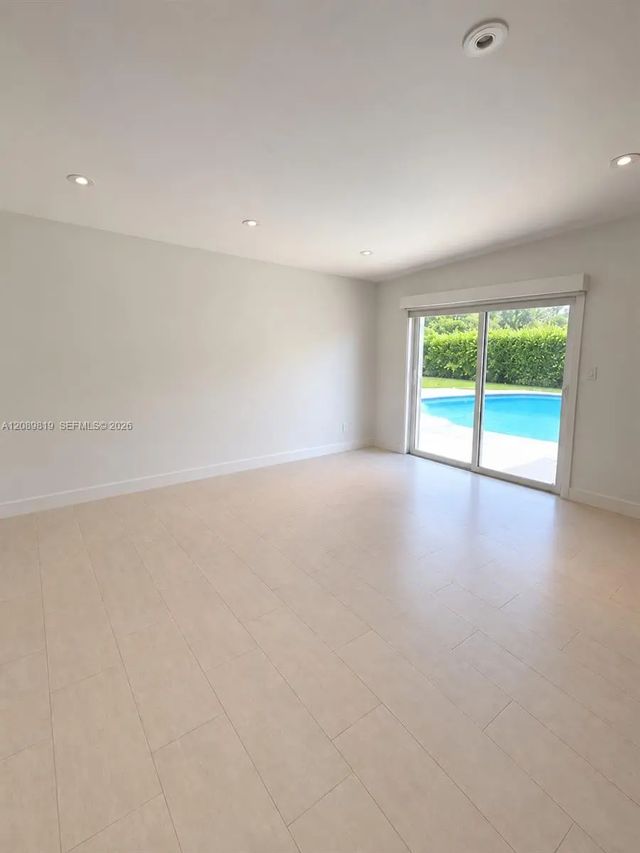 4 of 16 - 18700 Ne 21st Avenue, North Miami Beach, FL