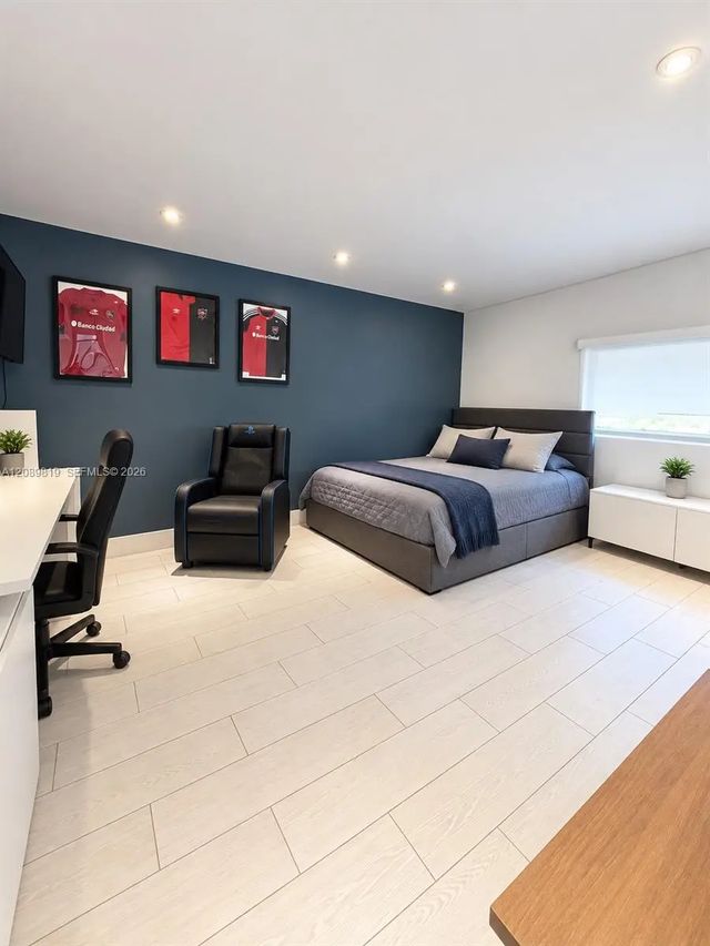 5 of 16 - 18700 Ne 21st Avenue, North Miami Beach, FL