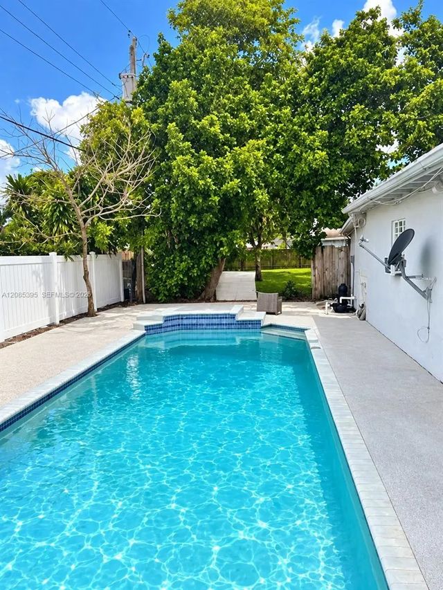 4 of 4 - 4420 Nw 37th Street, Lauderdale Lakes, FL