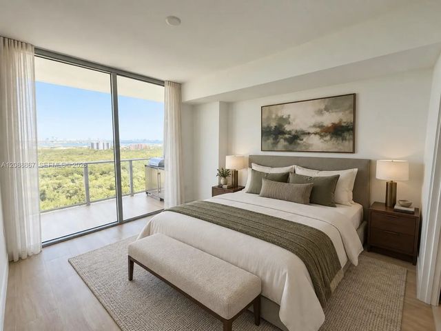2411 Laguna Circle #2103, North Miami