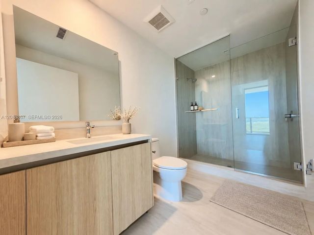 3 of 20 - 2411 Laguna Circle #2103, North Miami, FL