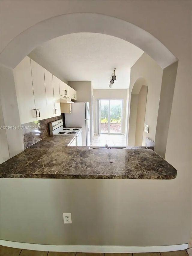 4 of 13 - 990 Ne 33rd Terrace #102, Homestead, FL