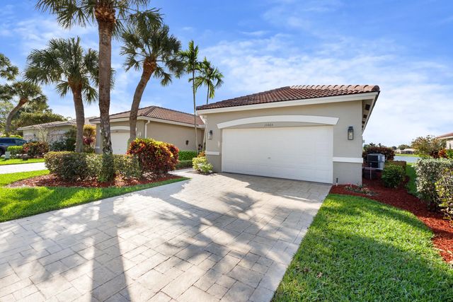 3 of 27 - 10665 Royal Caribbean Circle, Boynton Beach, FL