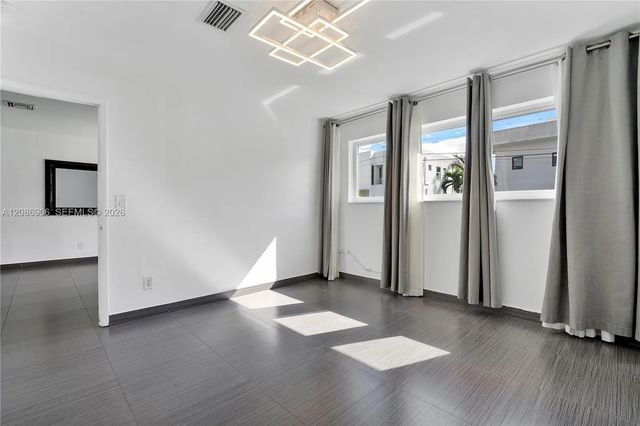 2 of 26 - 2505 Ne 214th Street, Aventura, FL