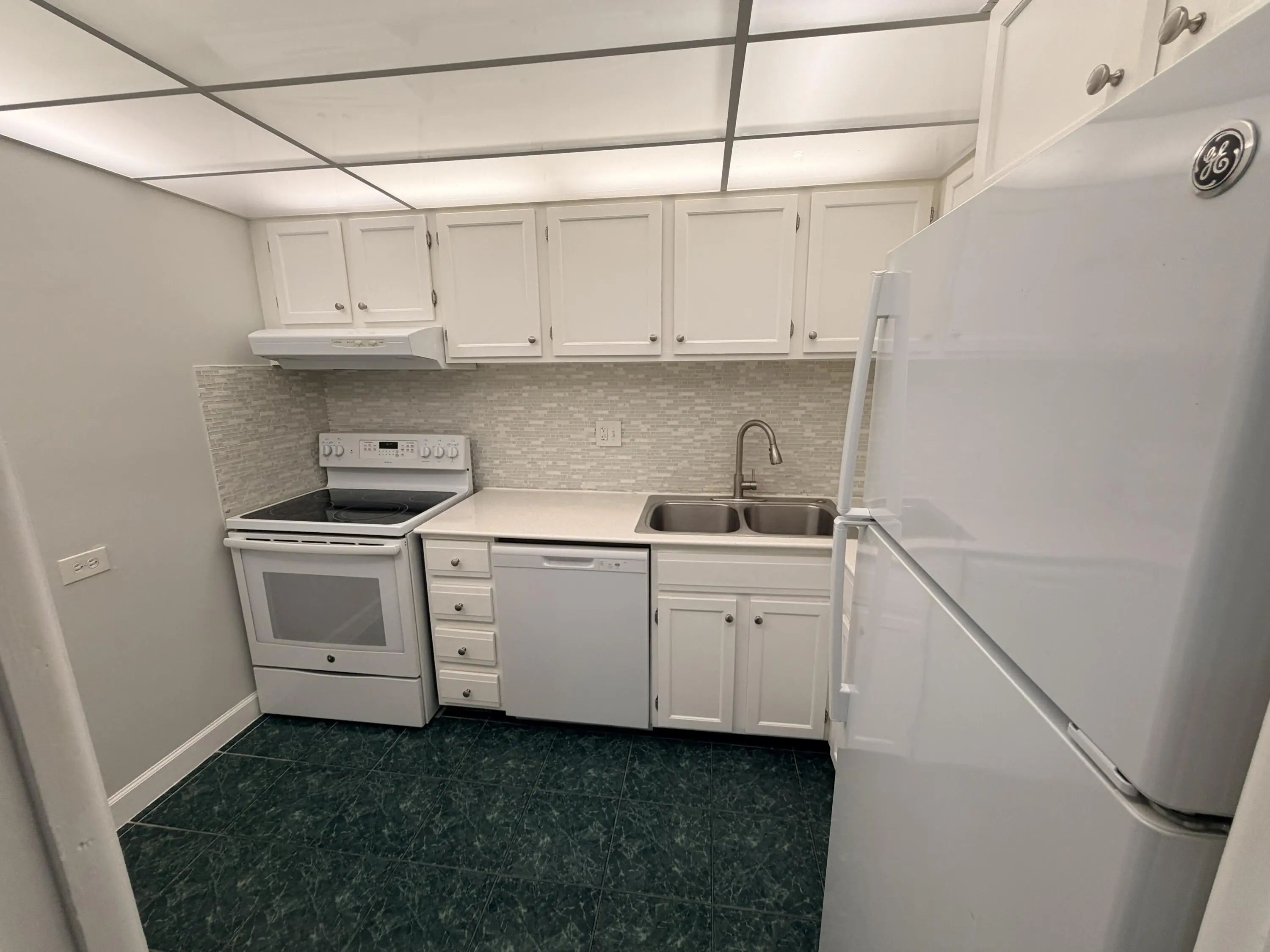 3740 Inverrary Drive #2y, Lauderhill