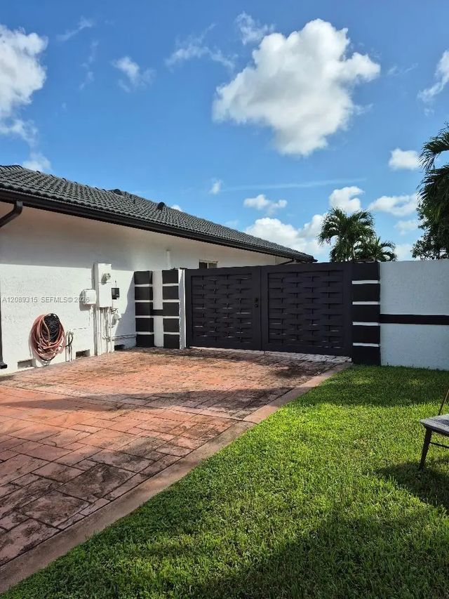 4 of 28 - 19431 Sw 133rd Avenue, Miami, FL