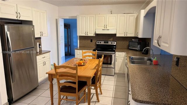 4 of 17 - 2211 N 54th Avenue, Hollywood, FL
