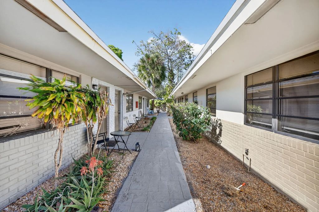 2500 Sw 18th Terrace #3, Fort Lauderdale
