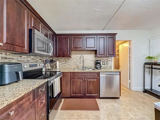 4 of 31 - 8740 Azalea Court #102, Tamarac, FL