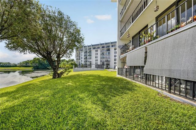 3 of 55 - 9686 Fontainebleau Boulevard #106, Miami, FL