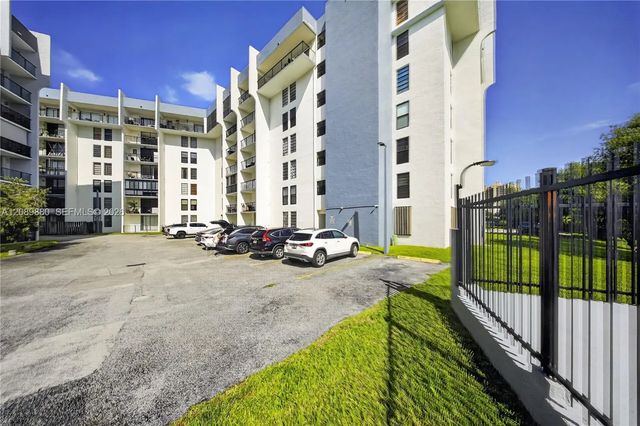 5 of 55 - 9686 Fontainebleau Boulevard #106, Miami, FL